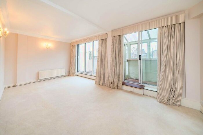 2 Bedroom Flat To Rent In Bourne Street, London, SW1W