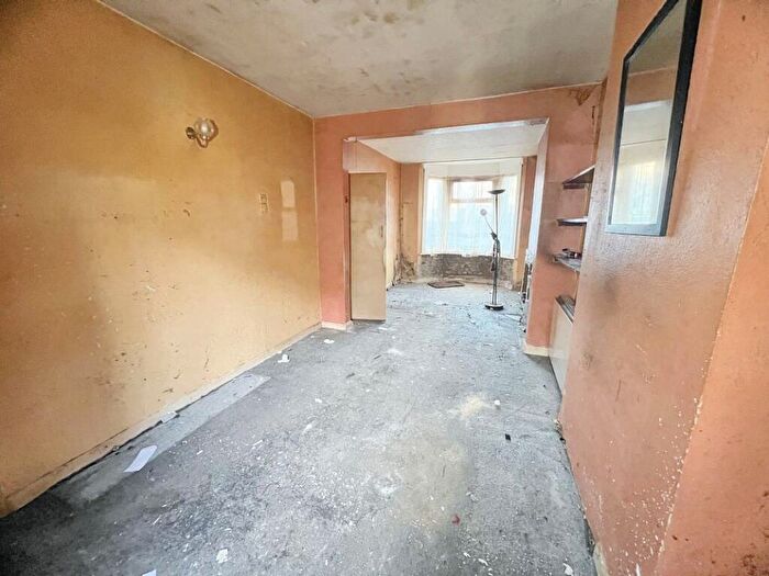 3 Bedroom Terraced House For Sale In Chamberlain Road, Chatham, Kent, ME4