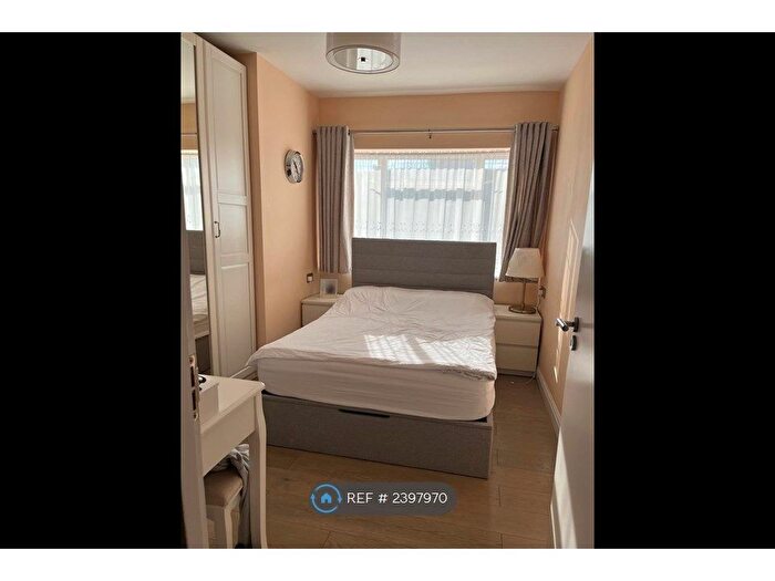 3 Bedroom Flat To Rent In Moffat Court, London, SW19