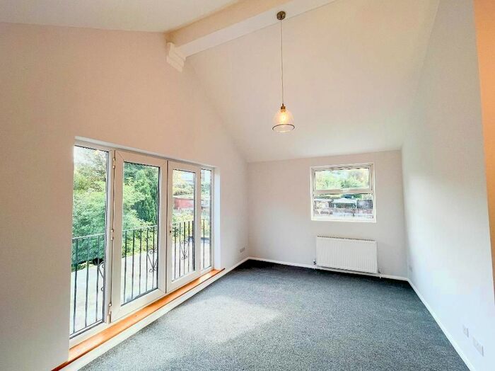 2 Bedroom Flat To Rent In Crewys Road, London, NW2