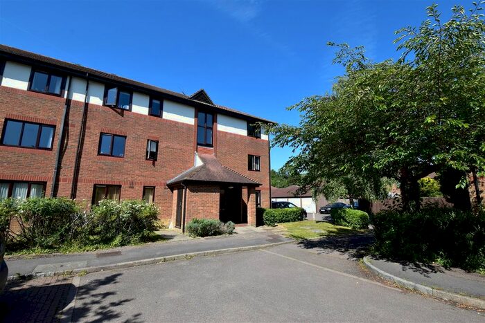 1 Bedroom Flat To Rent In Copse Lane, Horley, RH6