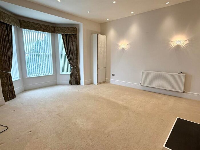 2 Bedroom Apartment To Rent In Grassdale Park., Brough, HU15