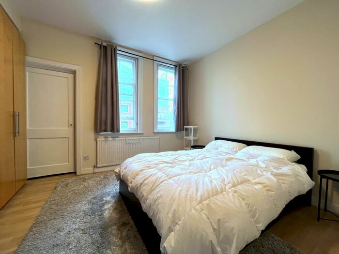 3 Bedroom Flat To Rent In Hanover Gate Mansions, Park Road, Regents Park, NW1