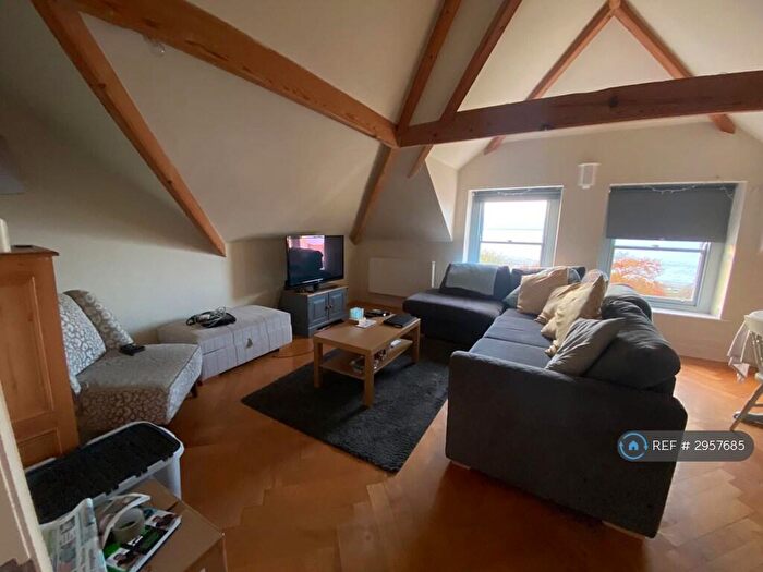 2 Bedroom Flat To Rent In Woodhill Road, Portishead, Bristol, BS20