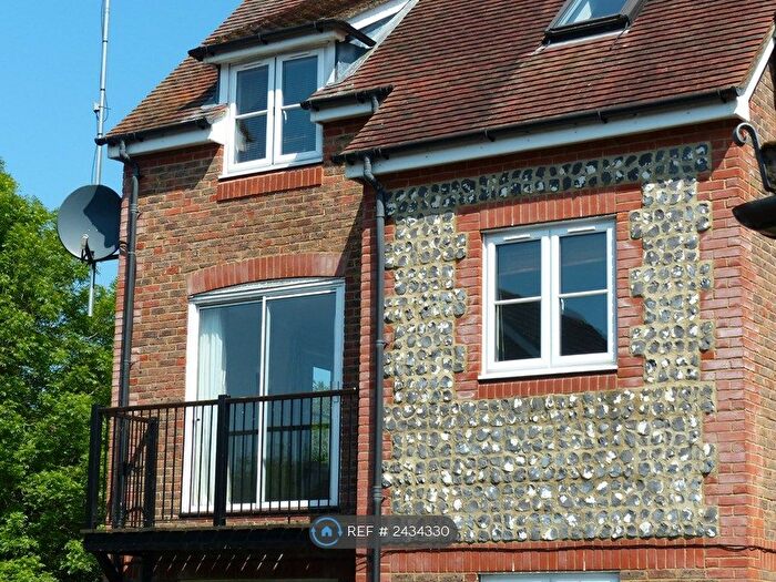 2 Bedroom Flat To Rent In John Norgate House, Newbury, RG14