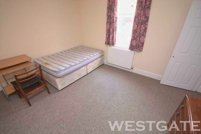 4 Bedroom Terraced House To Rent In Wykeham Road, Reading, RG6