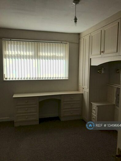 2 Bedroom Semi-Detached House To Rent In Chester Avenue, Dukinfield, SK16