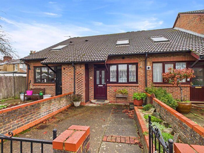 2 Bedroom Terraced House For Sale In Avern Road, West Molesey, KT8