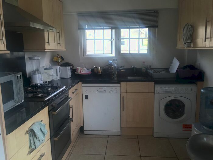 4 Bedroom Maisonette To Rent In Hendale Avenue, London, NW4