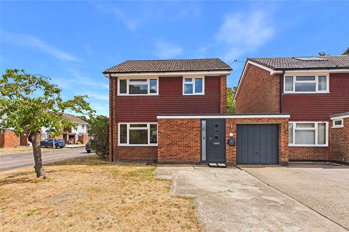 3 Bedroom Link Detached House For Sale In Camberley, Surrey, GU15