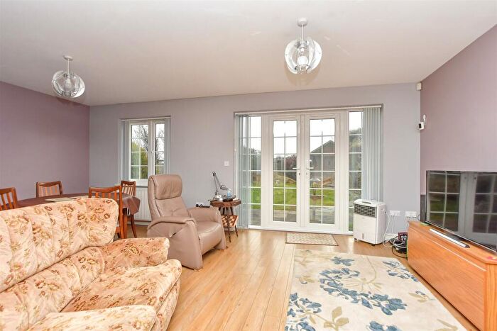 3 Bedroom Chalet For Sale In Lidsing, Gillingham, Kent, ME7