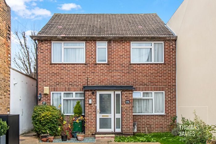 2 Bedroom Flat For Sale In Highfield Road, London, N21