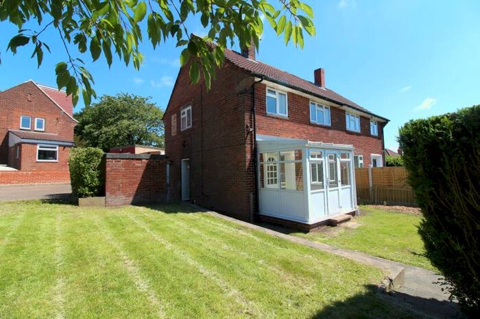 3 Bedroom Semi-Detached House To Rent In Tinshill Mount, Cookridge, LS16