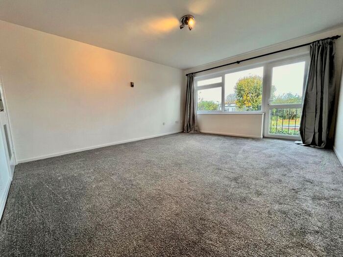 1 Bedroom Apartment To Rent In Oakdale, BR3