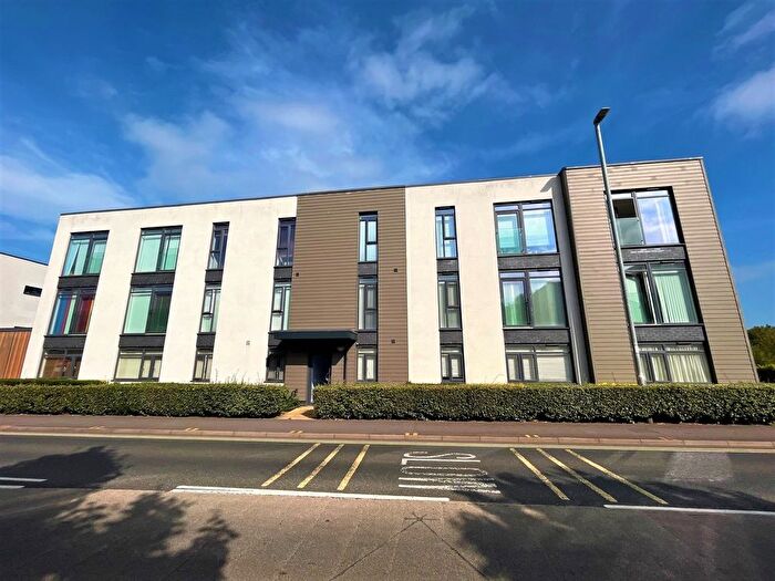 2 Bedroom Flat To Rent In Cunningham Court, Taunton, TA1