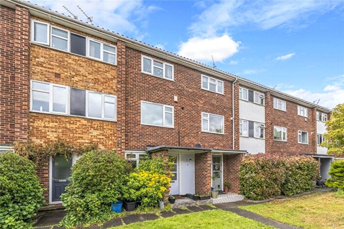 2 Bedroom Maisonette To Rent In Cumberland Close, St Margarets, TW1