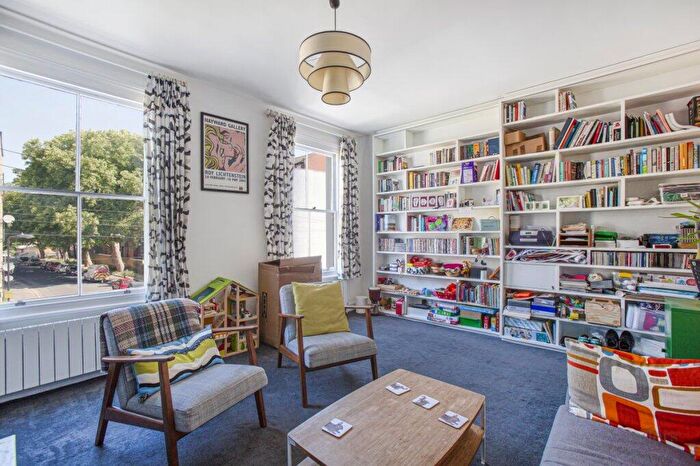 2 Bedroom Maisonette To Rent In Beatty Road, Hackney, London, N16