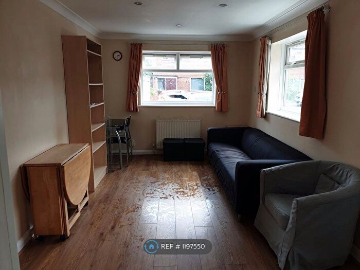 5 Bedroom Semi-Detached House To Rent In St. Johns Road, Guildford, GU2