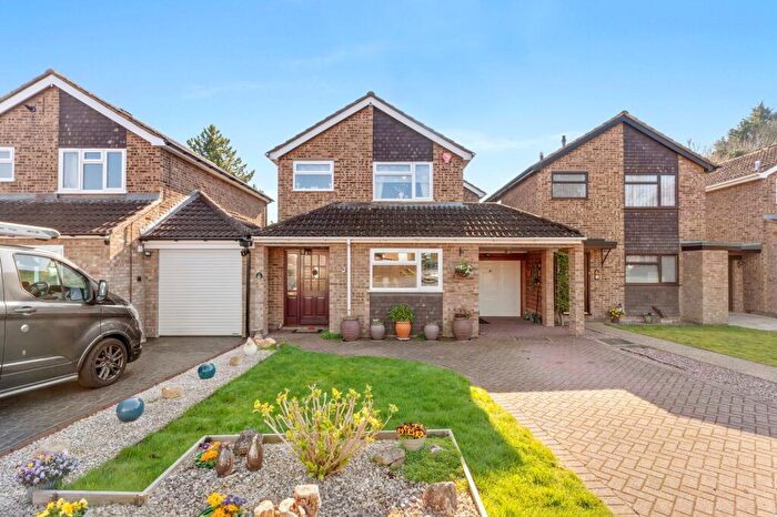 3 Bedroom Link Detached House For Sale In Conway Close, Loudwater, HP10