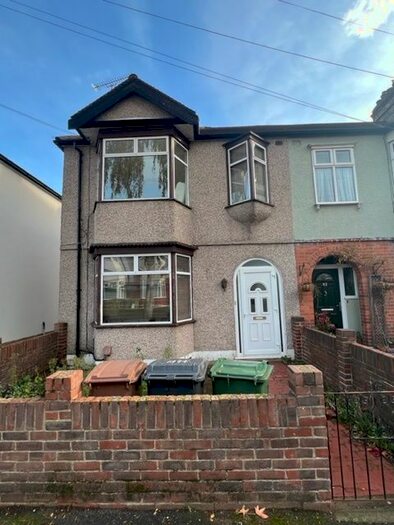 4 Bedroom End Of Terrace House To Rent In Forest View Road, Walthamstow, E17