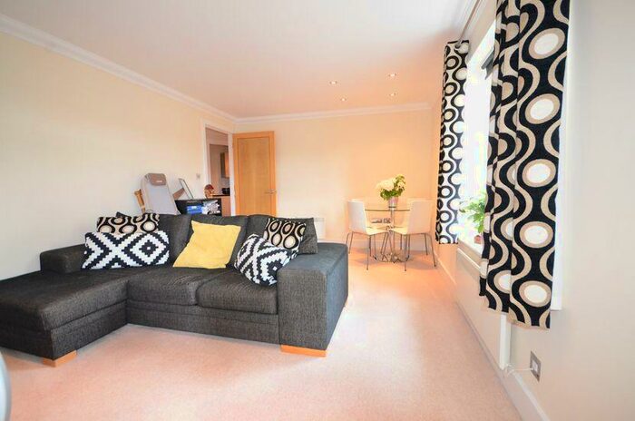 2 Bedroom Apartment To Rent In Russell Road, Basinsgtoke, RG21