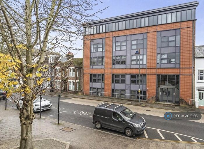 2 Bedroom Flat To Rent In Westside Apartments, Canterbury, CT2