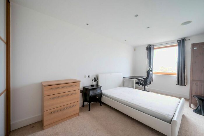 2 Bedroom Flat To Rent In Upper Richmond Road, Putney, London, SW15