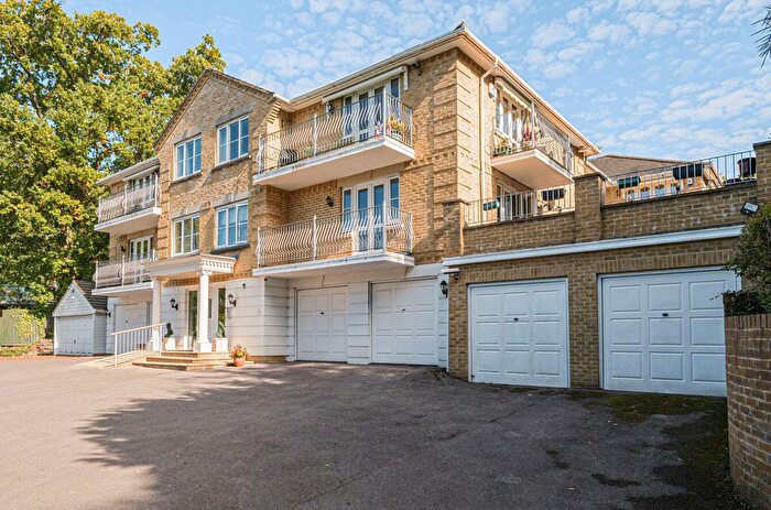 2 Bedroom Flat For Sale In School Road, Bursledon, Southampton, Hampshire, SO31