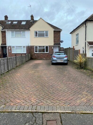 2 Bedroom End Of Terrace House To Rent In The Gattons, Burgess Hill, RH15