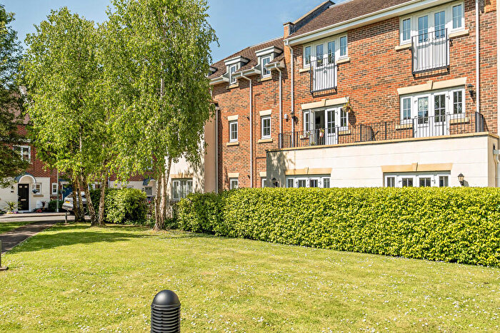 2 Bedroom Apartment For Sale In Pulborough - Close To Amenities, RH20