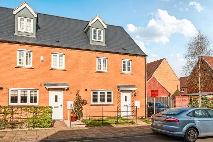 4 Bedroom End Of Terrace House To Rent In Epson Way, Bicester, OX26