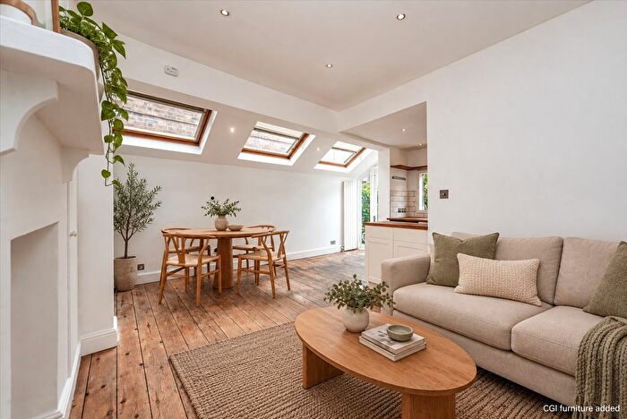 2 Bedroom Flat For Sale In Adelaide Grove, Shepherd's Bush, W12