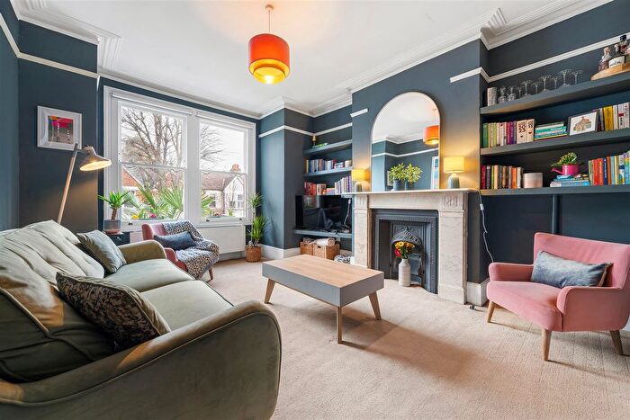 3 Bedroom Maisonette For Sale In Samos Road, Anerley, London, SE20