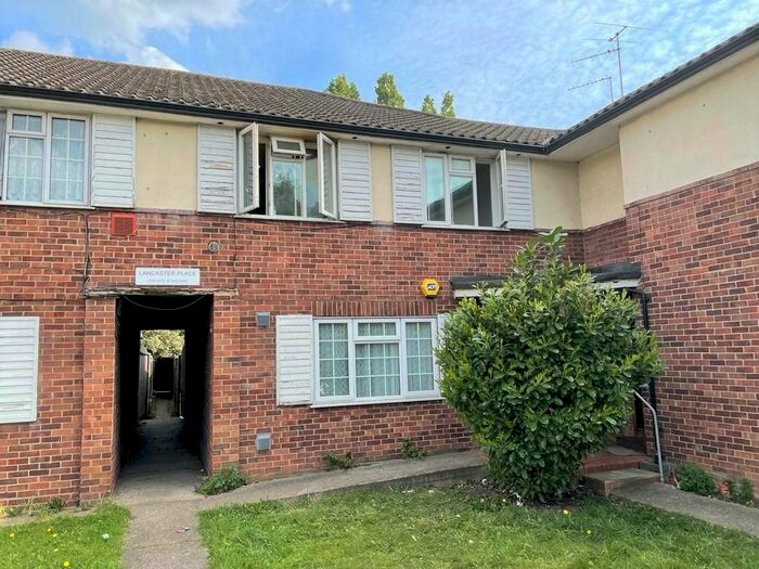 2 Bedroom Flat To Rent In Lancaster Place, Great South West Road, Hounslow, TW4