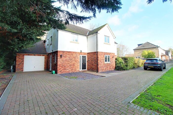 5 Bedroom Detached House For Sale In Peplins Way, Brookmans Park, AL9