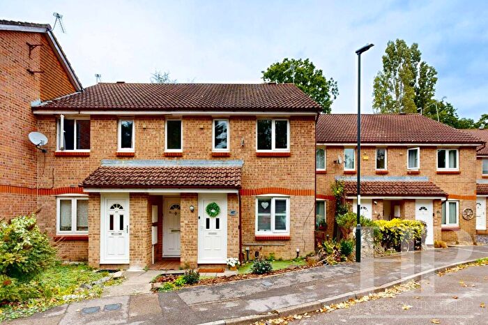 1 Bedroom Flat For Sale In Glenview Close, Crawley, RH10