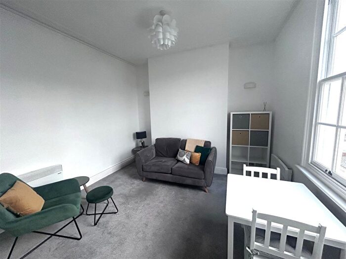 1 Bedroom Flat To Rent In Medina Villas, Hove, BN3