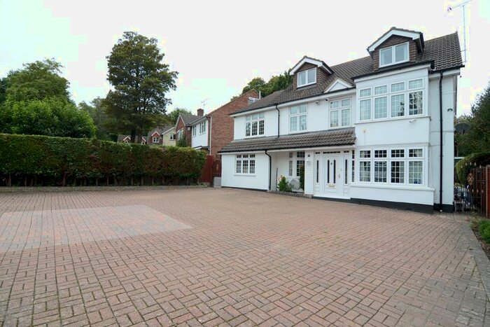 5 Bedroom Detached House To Rent In Rectory Road, Farnborough GU14