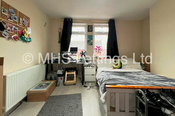 1 Bedroom Terraced House To Rent In Room (First Floor), Wrangthorn Place, Leeds, LS6