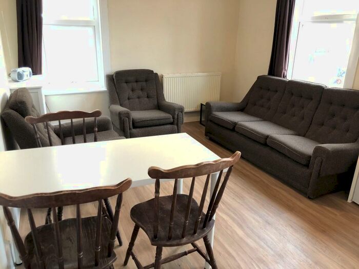 4 Bedroom End Of Terrace House To Rent In Coombe Road, Brighton, BN2