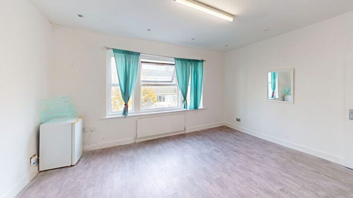 1 Bedroom Flat To Rent In High Street, Sutton, SM1