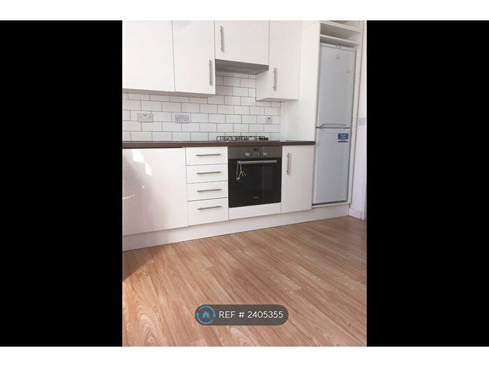 2 Bedroom Flat To Rent In Hornsey Road, London, N7