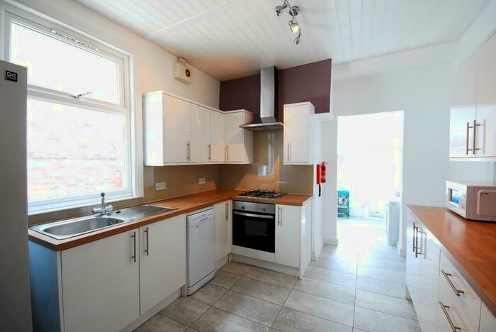 6 Bedroom Terraced House To Rent In Stannington Avenue, Heaton, NE6