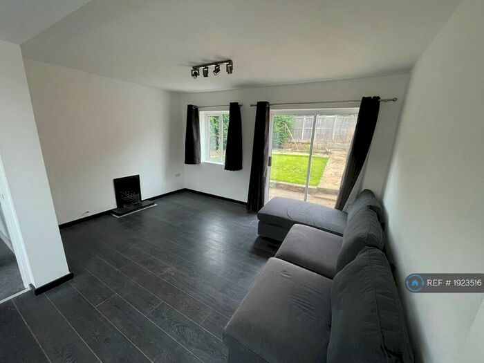 3 Bedroom Semi-Detached House To Rent In Arundel Road, Cockfosters, Barnet, EN4