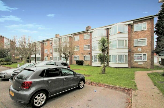 2 Bedroom Flat To Rent In The Causeway, Goring-by-sea, Worthing, BN12