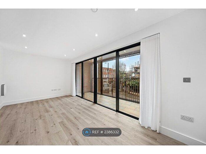 2 Bedroom Flat To Rent In Coomer Place, London, SW6