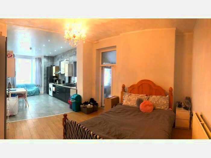 1 Bedroom Studio To Rent In Marlborough Road, Roath, Cardiff, CF23