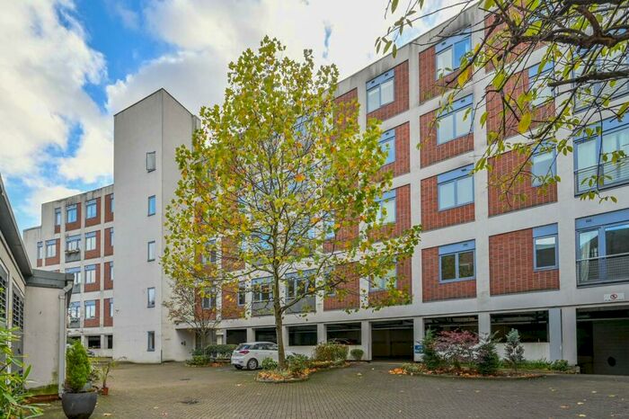 2 Bedroom Flat To Rent In Crouch End Hill, Crouch End, London, N8