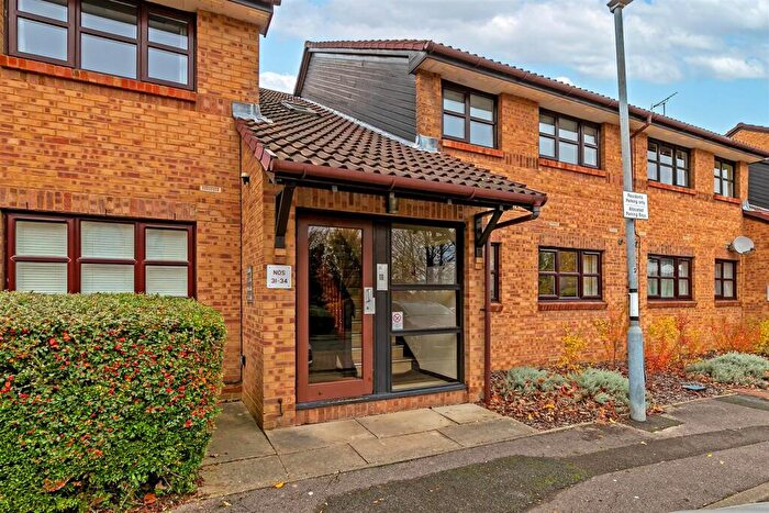 2 Bedroom Apartment To Rent In The Larches, St. Albans, AL4