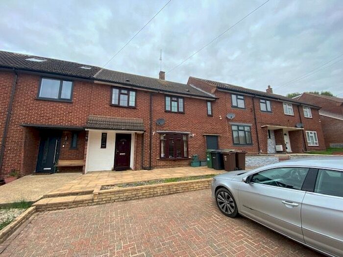 3 Bedroom Property To Rent In Creighton Avenue, St.Albans, AL1